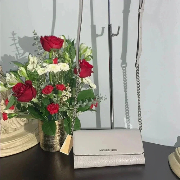 MICHAEL KORS JET SET ITEM LG WALLET ON A CHAIN - Picture 2 of 13